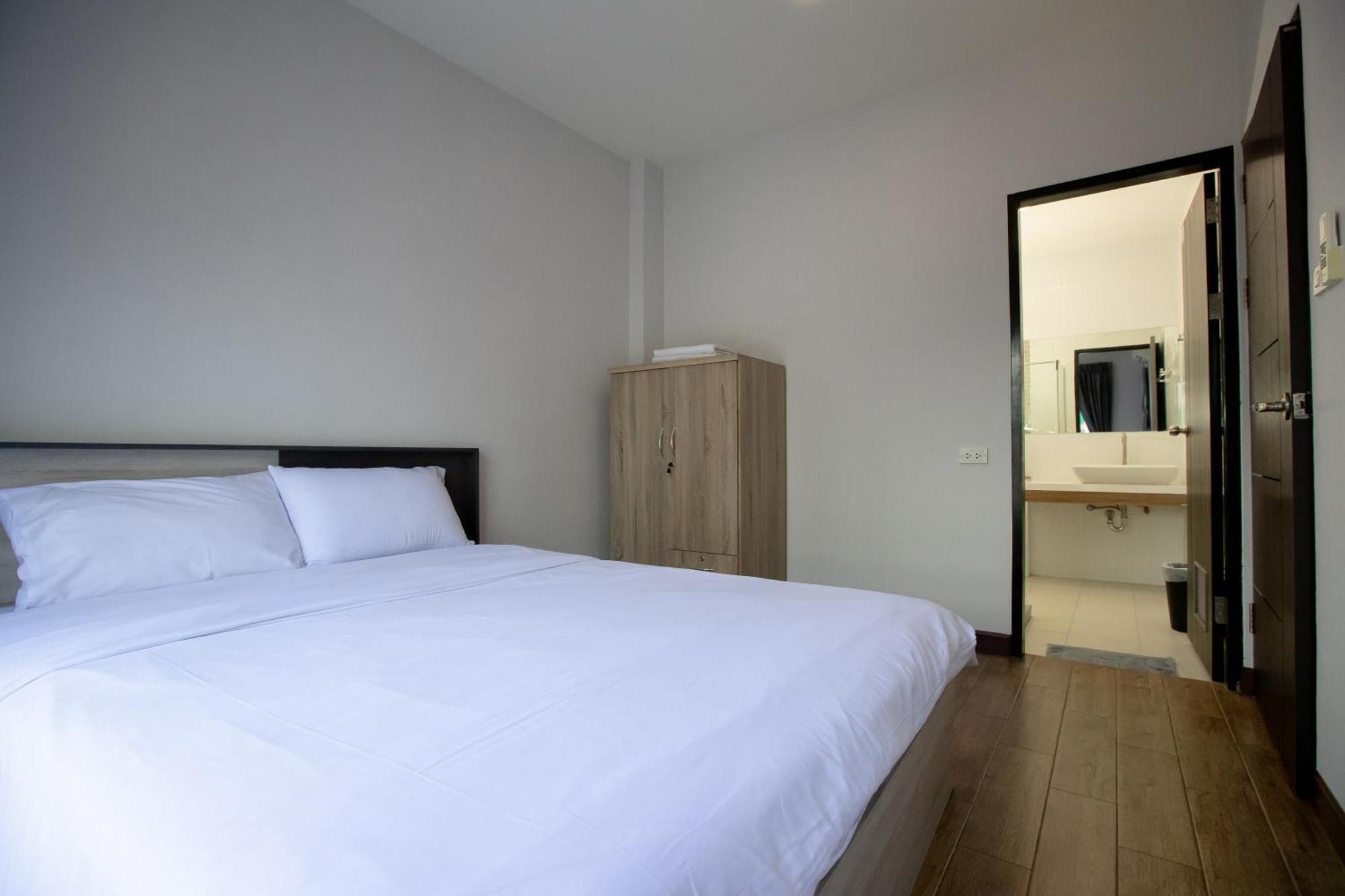 Room 36 Service Apartment Bangkok Dış mekan fotoğraf