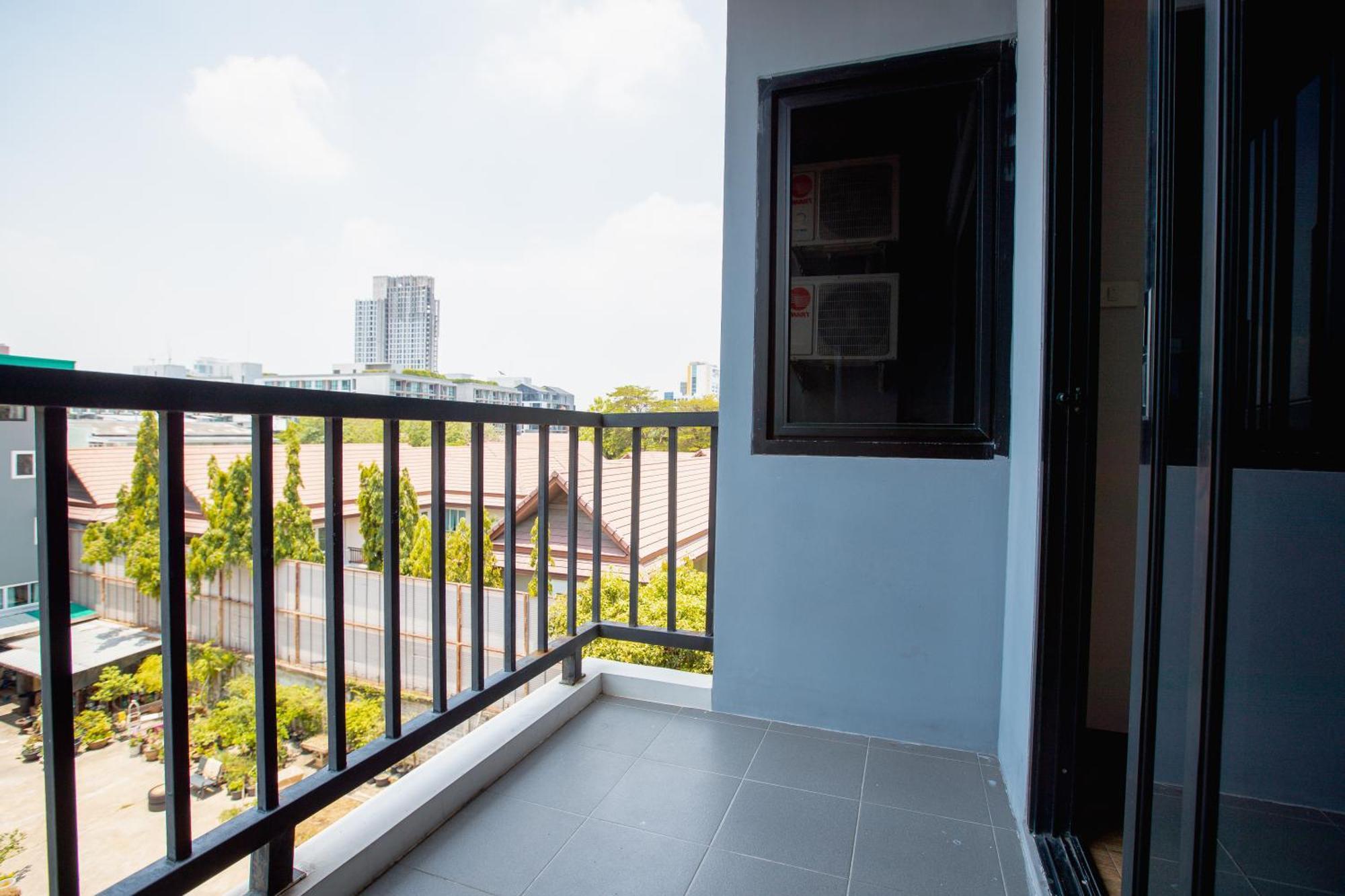 Room 36 Service Apartment Bangkok Dış mekan fotoğraf