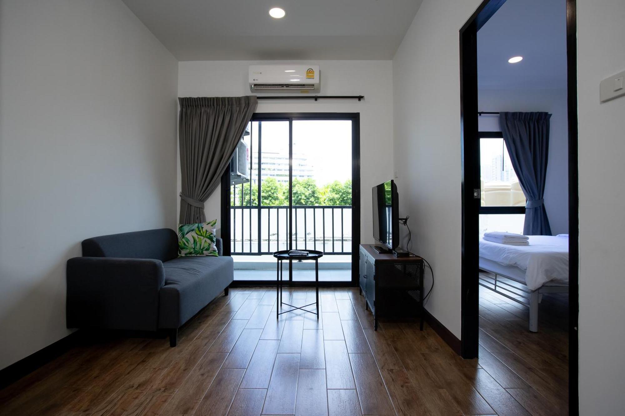 Room 36 Service Apartment Bangkok Dış mekan fotoğraf